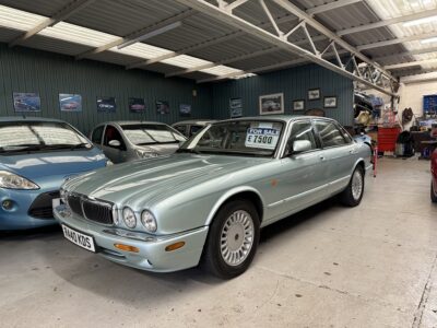 Jaguar XJ8 3.2 One Owner from new 40,000 miles