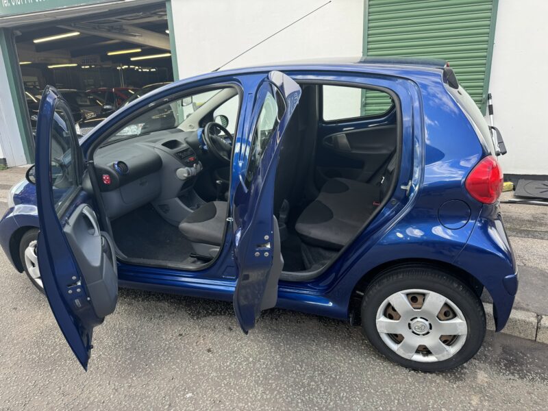 Toyota Aygo 1.0cc Blue 5 Door 2 Owners 52,000 Miles £20 Tax