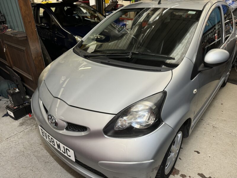 Toyota Aygo 1.0cc 5 Door AUTOMATIC 3 Owners Silver 97,000 miles £20 Tax