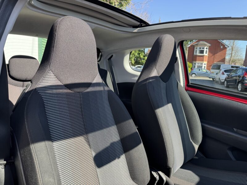 Peugeot Suntop Electric Roof 2015 57000 Miles Red