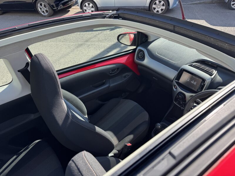 Peugeot Suntop Electric Roof 2015 57000 Miles Red