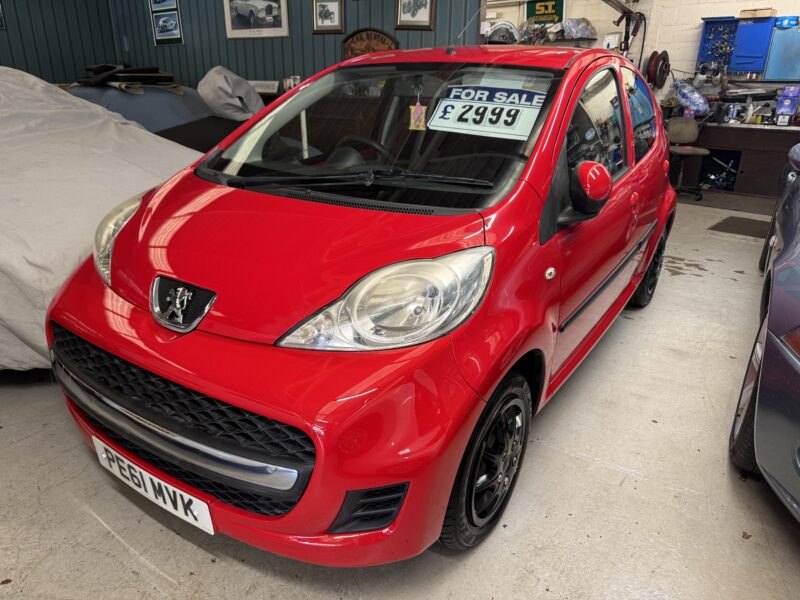Peugeot 107 1.0cc Urban 2011 5 Door 77,000 miles £20 Tax Red