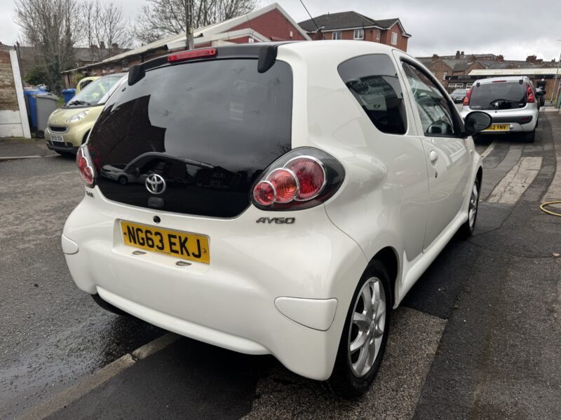 Toyota Aygo Mode 1L 3 Door White 2014 113,000 Miles