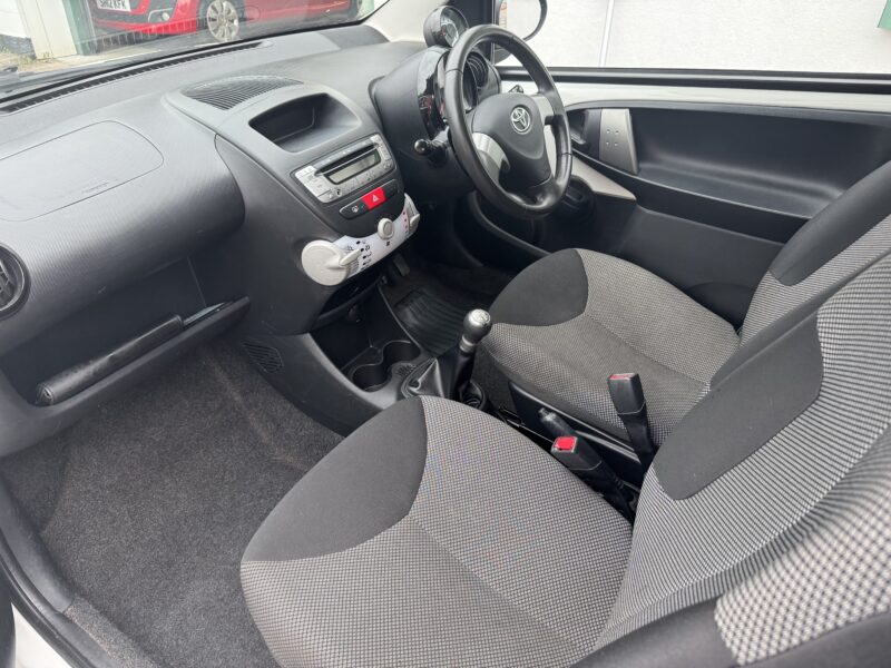 Toyota Aygo Mode 1L 3 Door White 2014 113,000 Miles