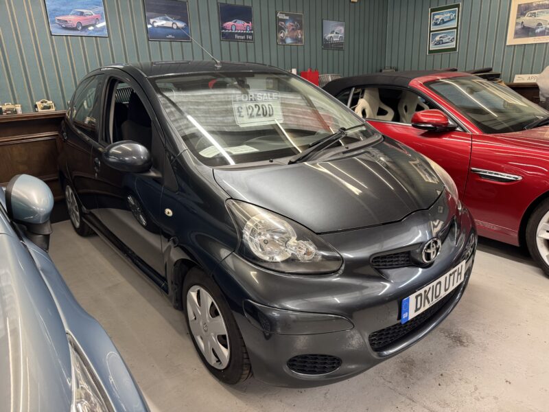 Toyota Aygo 1.0cc 5 Door 1 Owner £20 Tax 101,000 Miles Grey