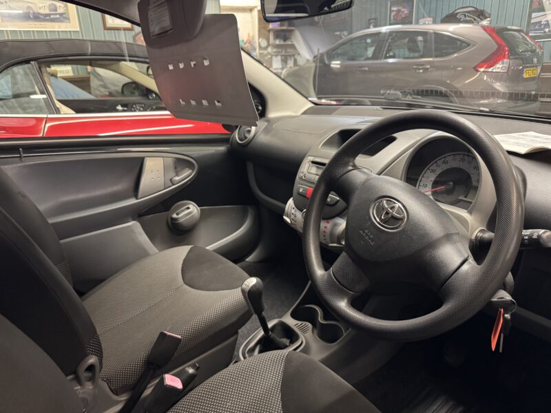 Toyota Aygo 1.0cc 5 Door 1 Owner £20 Tax 101,000 Miles Grey