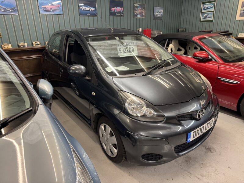 Toyota Aygo 1.0cc 5 Door 1 Owner £20 Tax 101,000 Miles Grey