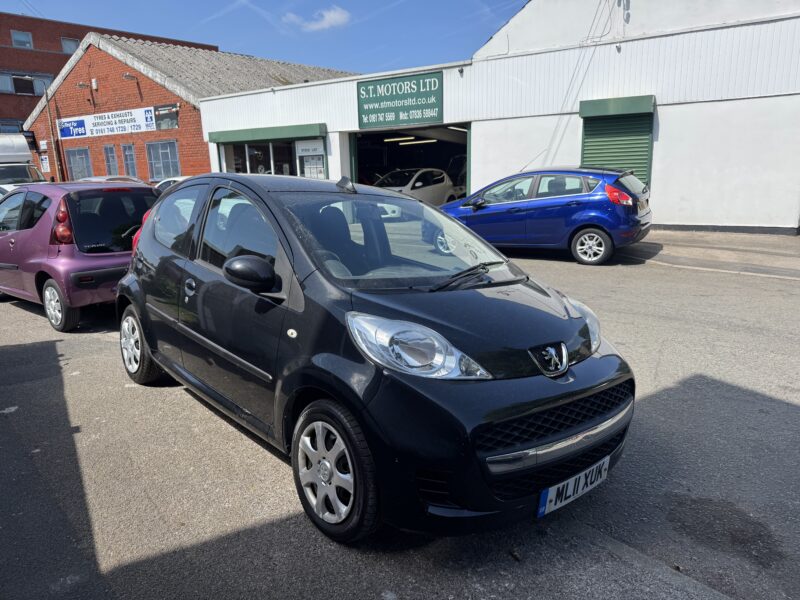 Peugeot 107 2011 1L 5 Door 42000 Miles Black