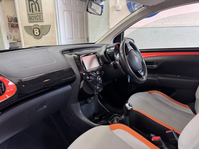 Toyota Aygo 1.0 VVT-i-x-cite 5 Door 44,100 Miles Orange 2014