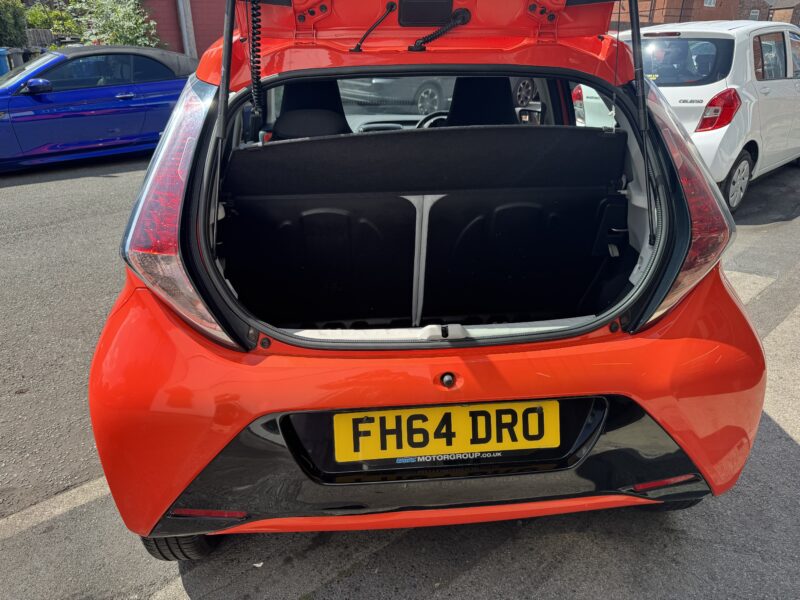 Toyota Aygo 1.0 VVT-i-x-cite 5 Door 44,100 Miles Orange 2014