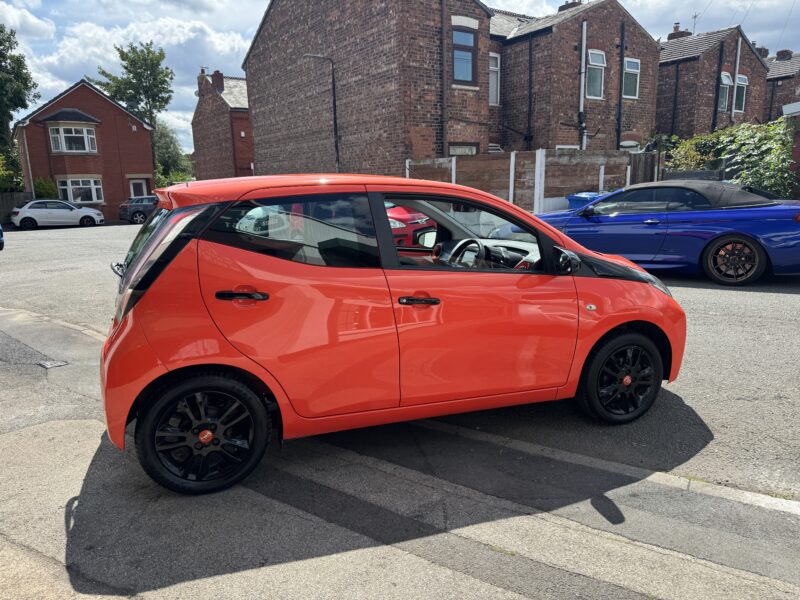 Toyota Aygo 1.0 VVT-i-x-cite 5 Door 44,100 Miles Orange 2014