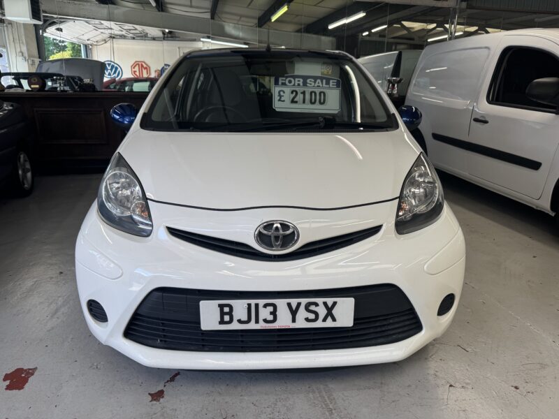 Toyota Aygo Ice 2013 White with Blue, One Owner, 140,000 Miles £20 Tax