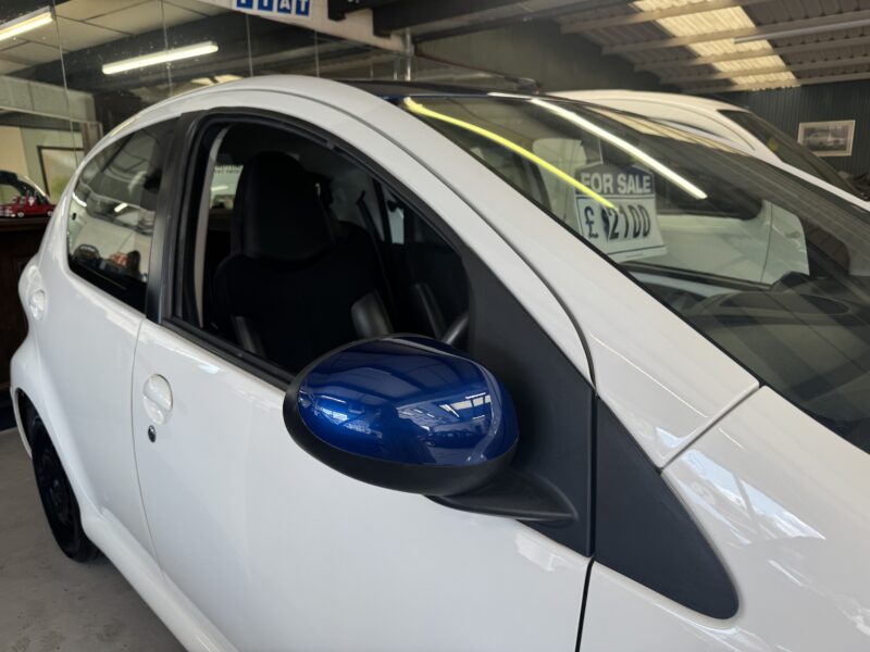 Toyota Aygo Ice 2013 White with Blue, One Owner, 140,000 Miles £20 Tax