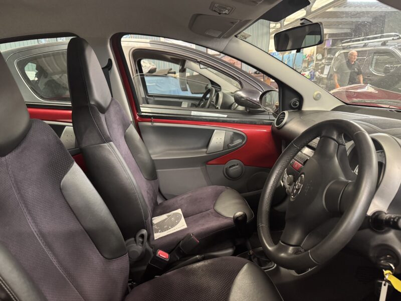 Toyota Aygo 1.0 VVT-i-Ice 5 Door 2011 Red 51,000 Miles One Owner