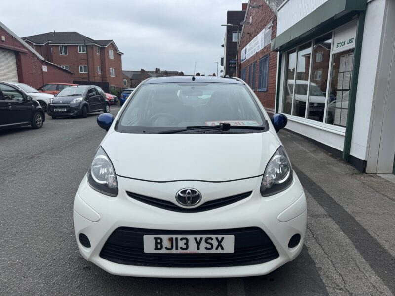 Toyota Aygo Ice 2013 White with Blue, One Owner, 140,000 Miles £20 Tax