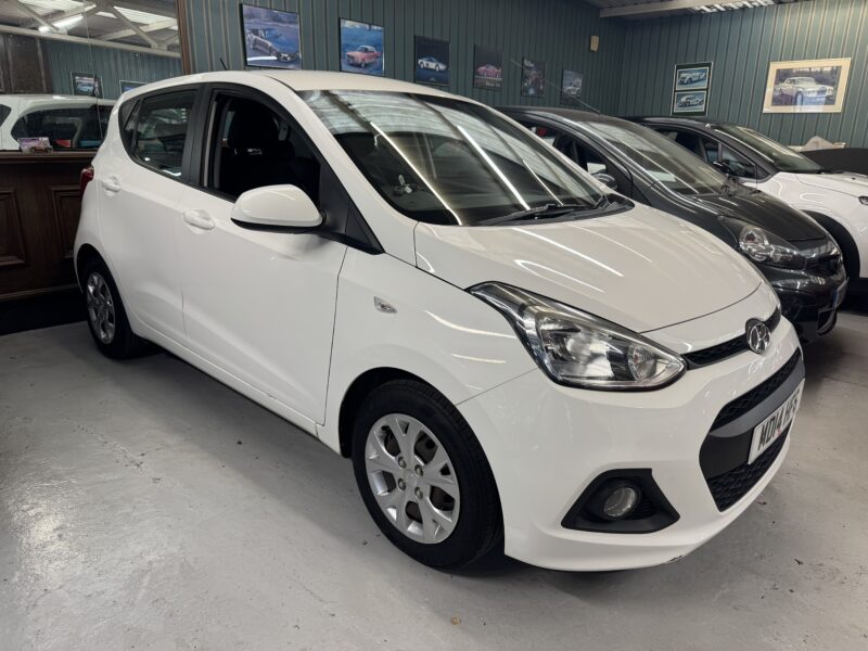 Hyundai i10 1.0 SE 5 Door Petrol 2014 48,400 1 Previous Owner White