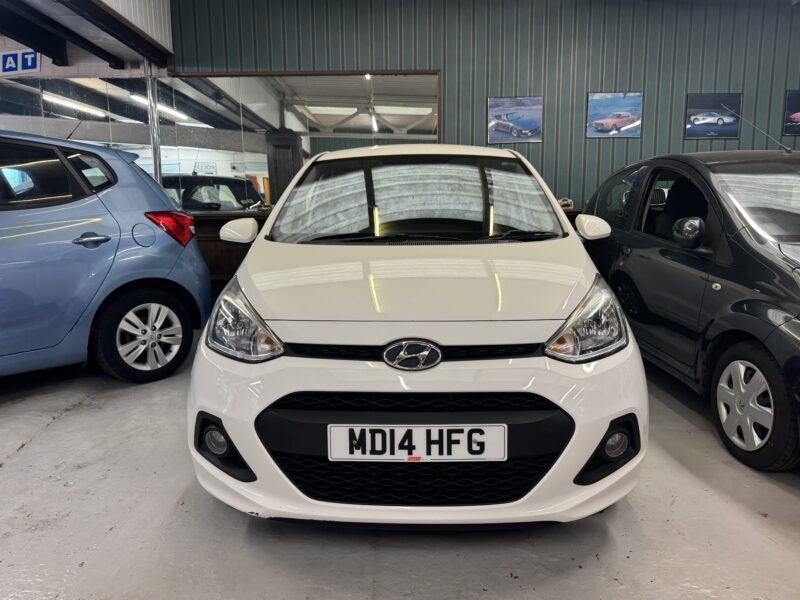 Hyundai i10 1.0 SE 5 Door Petrol 2014 48,400 1 Previous Owner White
