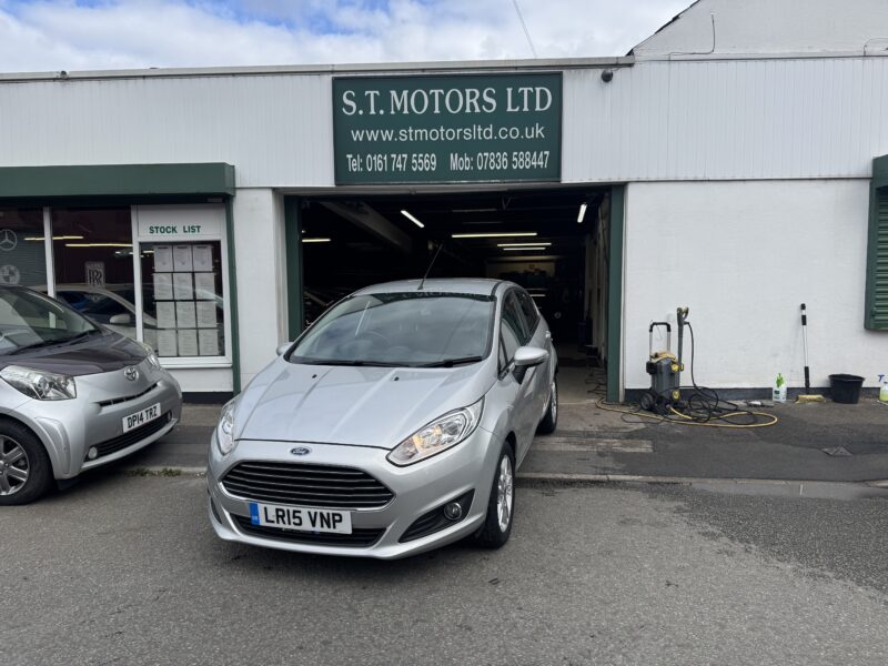 Ford Fiesta Zetec 1L 5 Door **Automatic** Silver 20,000 Miles £35 Road Tax 2015