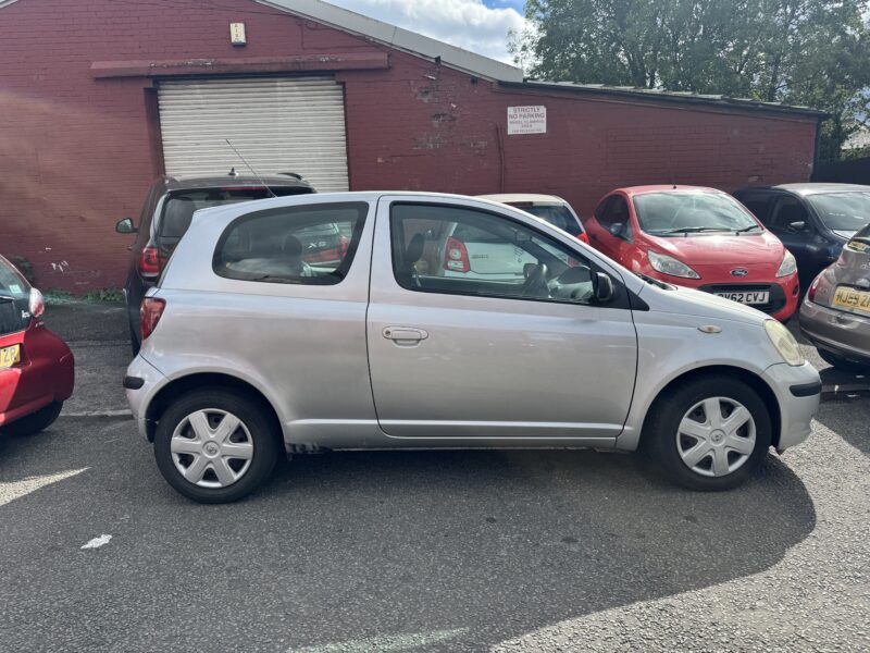 Toyota Yaris 1.3L 2005 Silver 80,000 Miles 3 Door