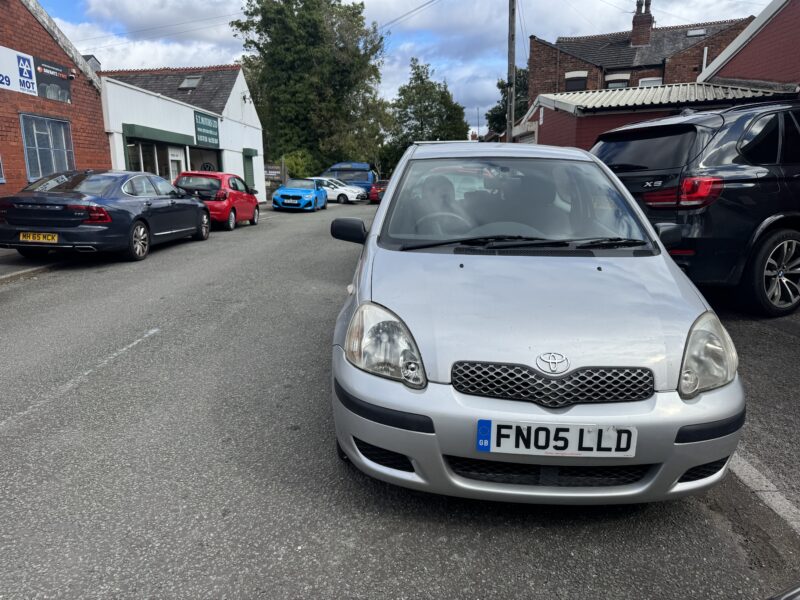 Toyota Yaris 1.3L 2005 Silver 80,000 Miles 3 Door