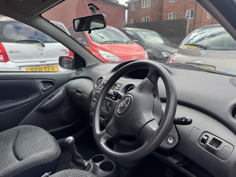 Toyota Yaris 1.3L 2005 Silver 80,000 Miles 3 Door
