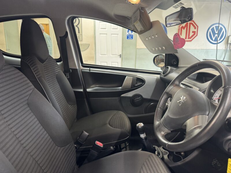 Peugeot 107 Allure Silver 2014 43,000 Miles 5 Door 1L