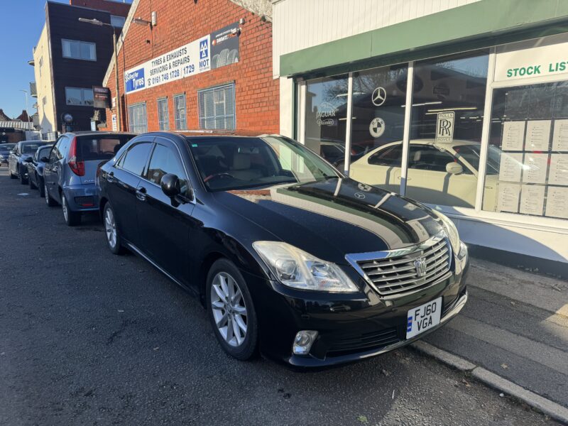 Toyota Crown Royal Black 61,500 Miles 2010