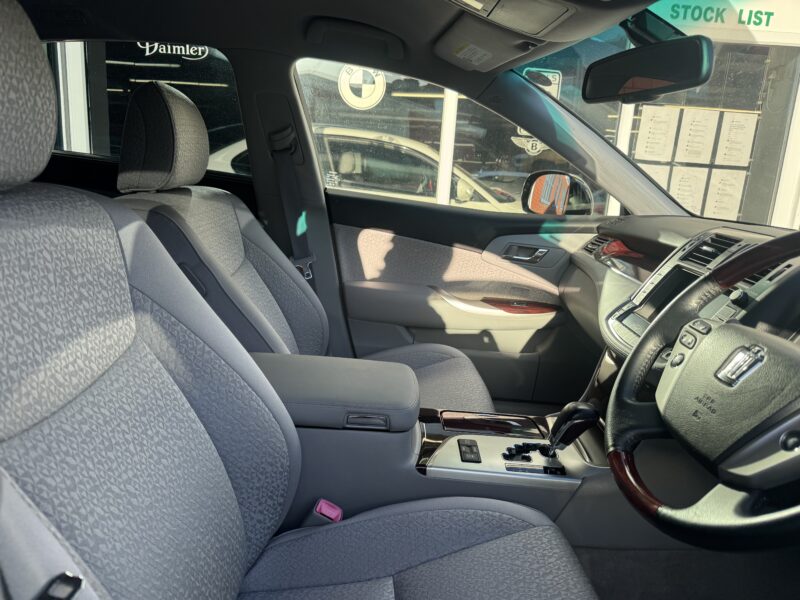 Toyota Crown Royal Black 61,500 Miles 2010