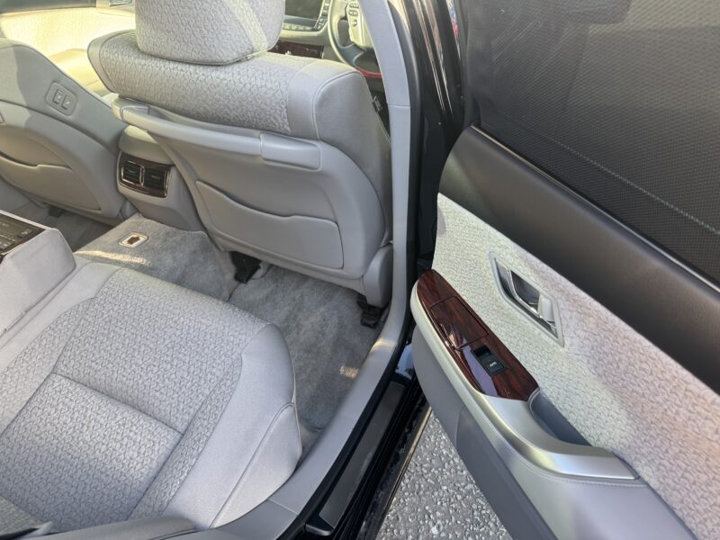 Toyota Crown Royal Black 61,500 Miles 2010