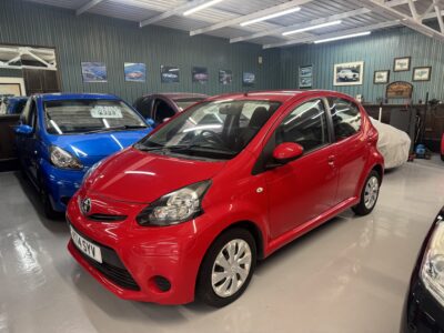 Toyota Aygo Move 2014 2 Owners 5 Door *AUTOMATIC* Red 33,700 1L