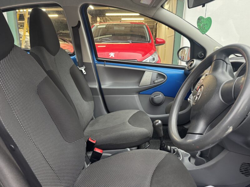 Toyota Aygo Limited Edition Blue 1.0L 5 Door FSH 94000 Miles 2011