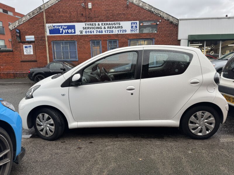 Toyota Aygo Ice 2013 White 48000 Miles 5 Door 1L 1 Owner