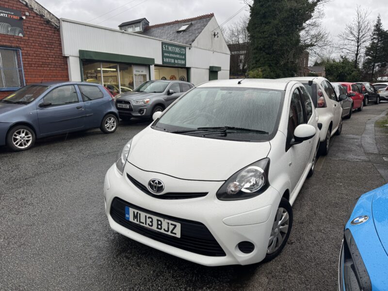 Toyota Aygo Ice 2013 White 48000 Miles 5 Door 1L 1 Owner