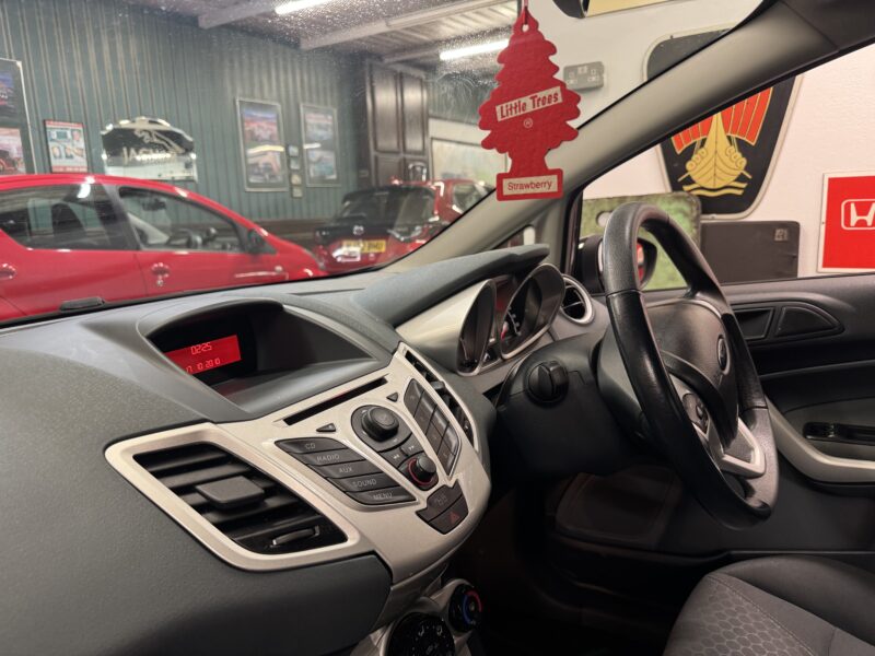 Ford Fiesta 1.4L Zetec *Automatic* 2010 71,000 Miles Black