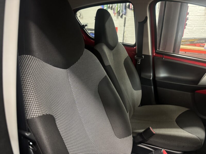 Toyota Aygo Move 5 Door 1.0L 2014 Red 72000 Miles FSH 1 Owner