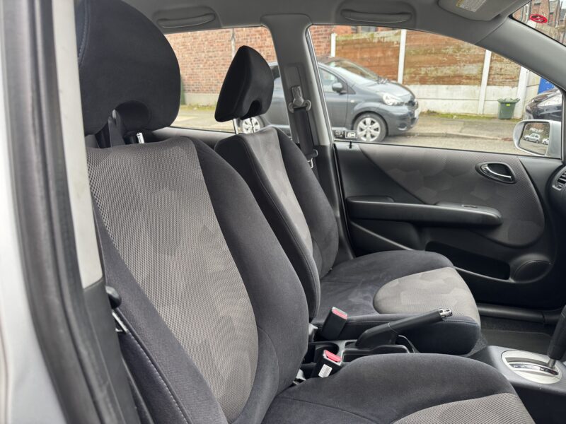 Honda Jazz Silver 1.4L *Automatic * 5 Door 70,240 Miles 2006