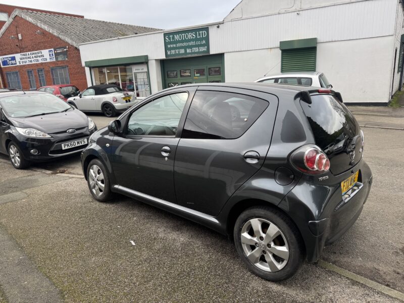 Toyota Aygo 5 Door Grey 90,000 Miles £20 Tax 2011