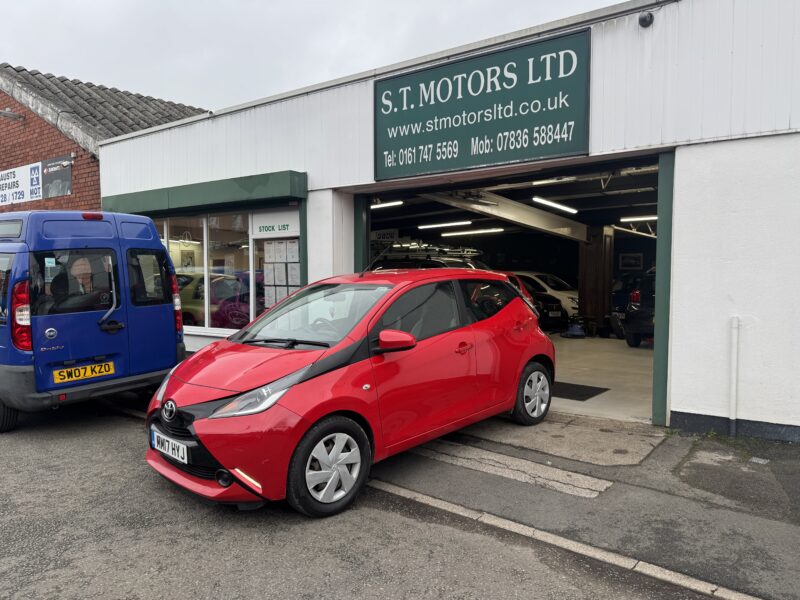 Toyota Aygo 1L 5 Door Automatic Red 61,800 Miles FSH 2017