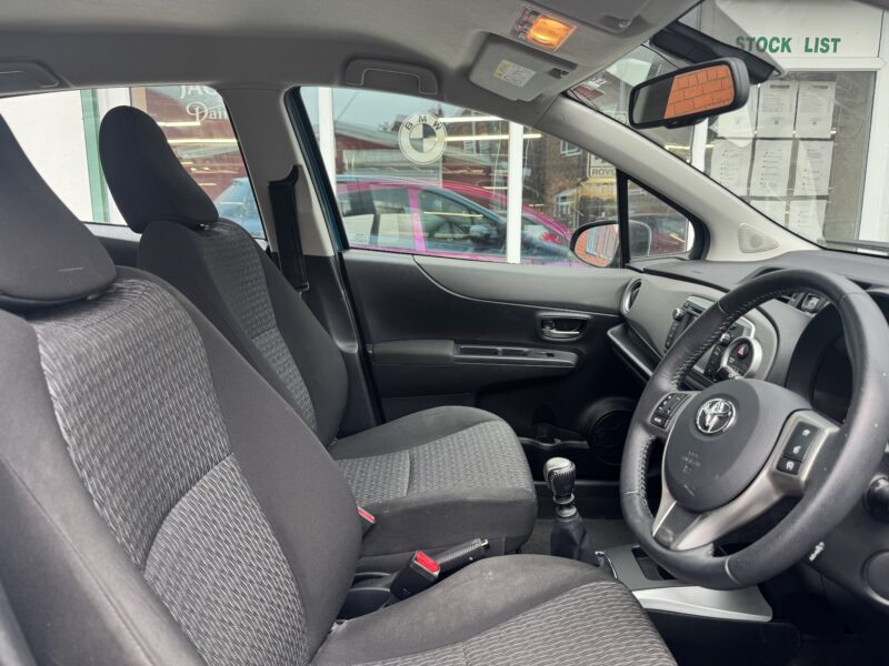 Toyota Yaris 1.3L 2014 FSH 26,000 Miles 5 Door Blue