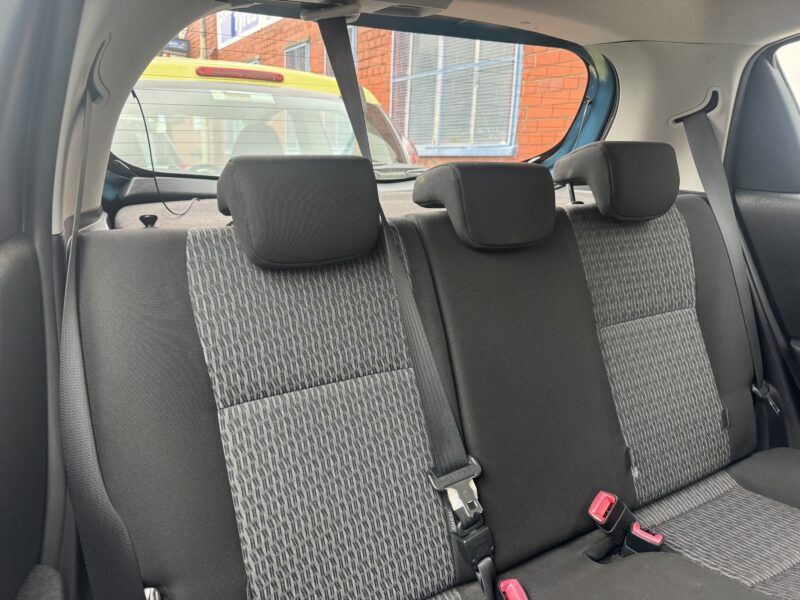 Toyota Yaris 1.3L 2014 FSH 26,000 Miles 5 Door Blue