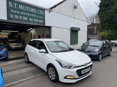 Hyundai i20 1.2L White 5 Door Petrol 2015 40,100 Miles