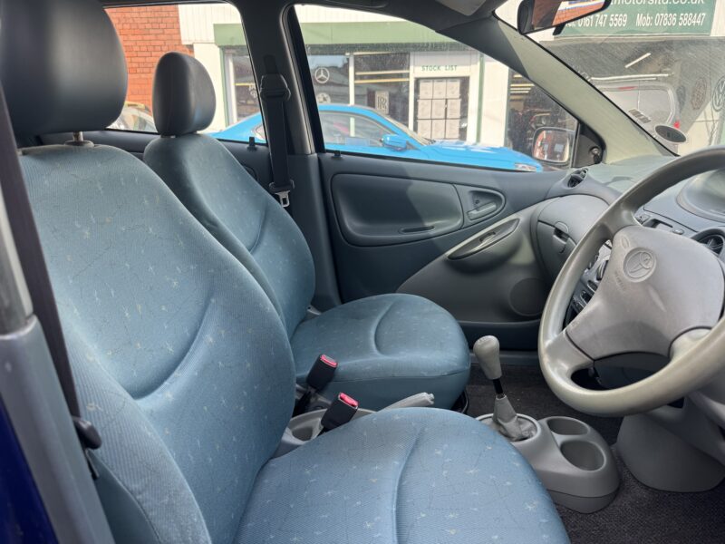 Toyota Yaris 1 Owner Blue 1999 5 Door 70300 Miles