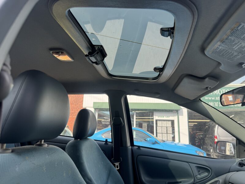 Toyota Yaris 1 Owner Blue 1999 5 Door 70300 Miles