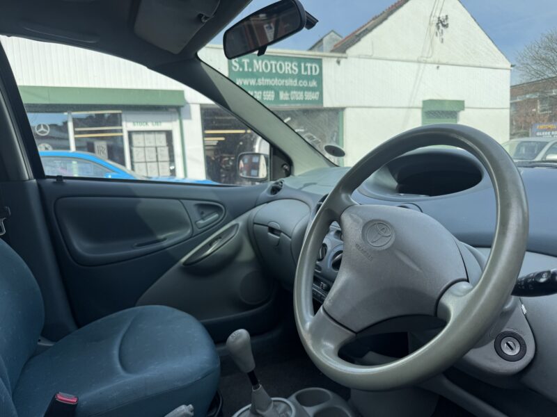 Toyota Yaris 1 Owner Blue 1999 5 Door 70300 Miles