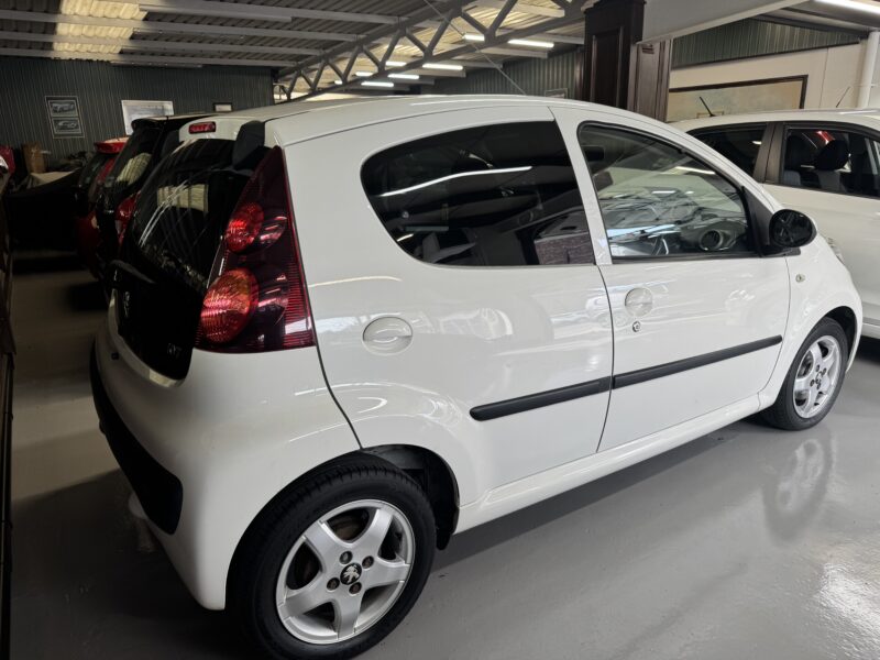 Peugeot 107 1L Allure 5 Door 2 Keys 76000 Miles 2014 White