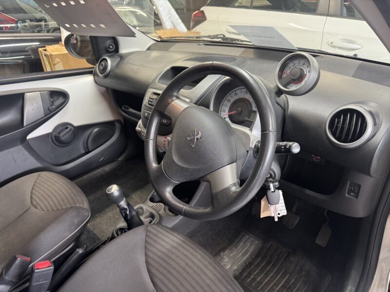 Peugeot 107 1L Allure 5 Door 2 Keys 76000 Miles 2014 White