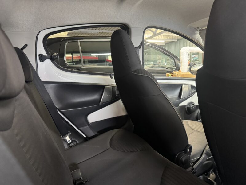 Peugeot 107 1L Allure 5 Door 2 Keys 76000 Miles 2014 White