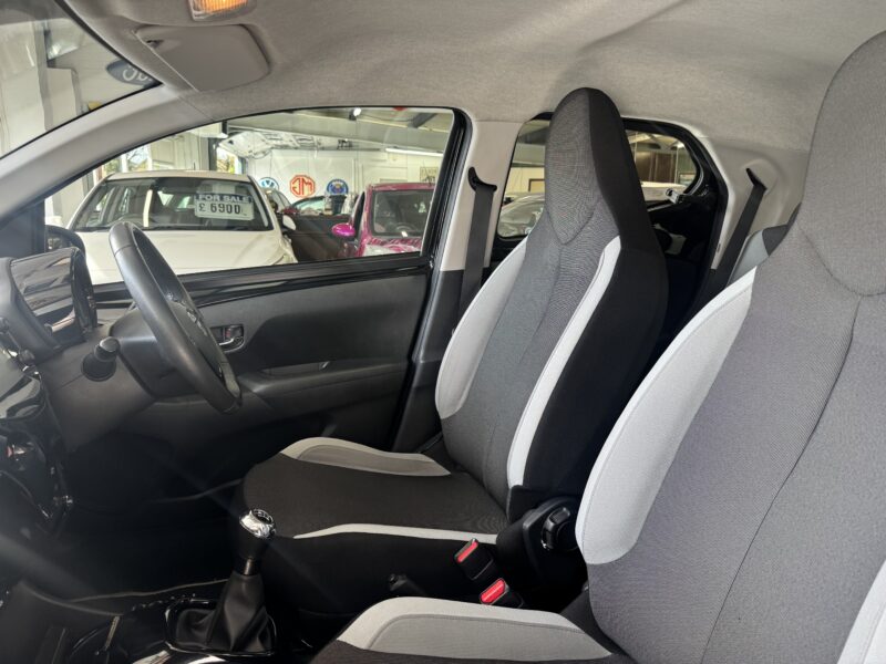 Toyota Aygo 1L VVT-i-x-clusiv 5 Door 2015 Black 41,889 Miles £20 Road Tax 1 Previous Owner