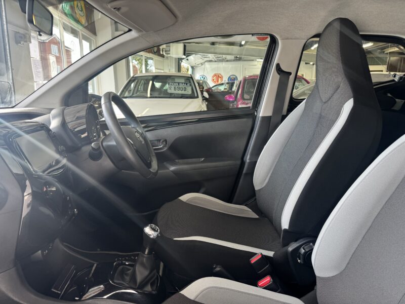 Toyota Aygo 1L VVT-i-x-clusiv 5 Door 2015 Black 41,889 Miles £20 Road Tax 1 Previous Owner