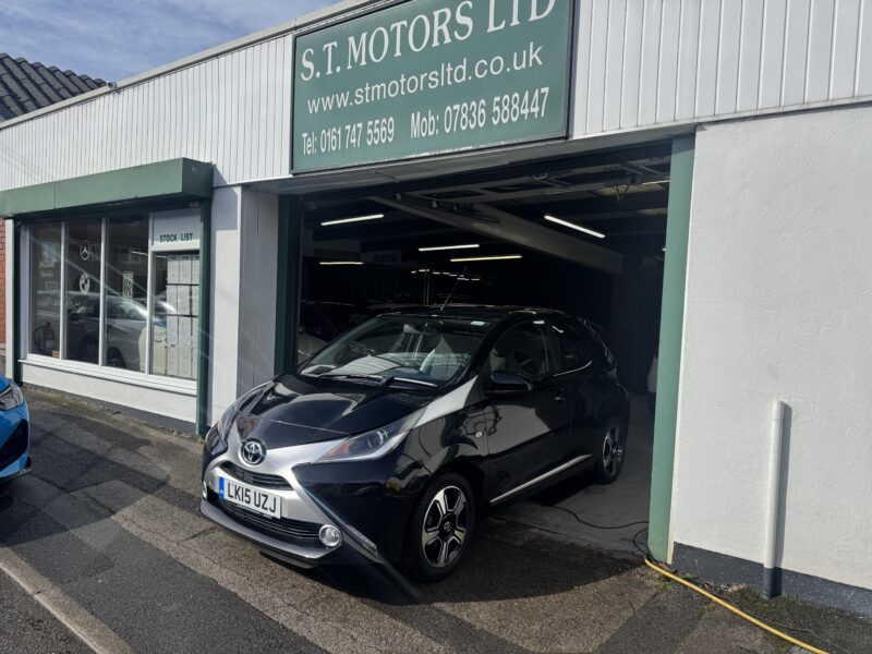 Toyota Aygo 1L VVT-i-x-clusiv 5 Door 2015 Black 41,889 Miles £20 Road Tax 1 Previous Owner